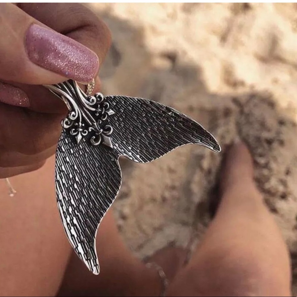 Vintage Bohemian Mermaid Tail Pendant Necklace 🐚 - Picture 2 of 5